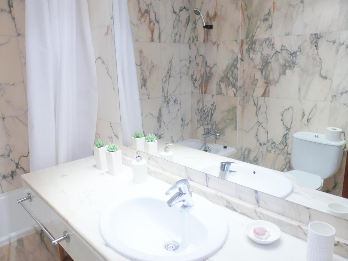 Apartamento Luminoso, Funcional Y Amplio En Zona Hospitalaria 팜플로나 외부 사진